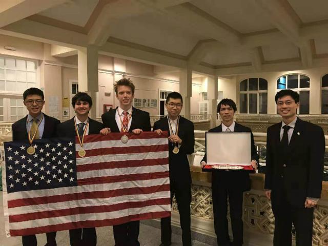 【专访】美国奥数队总教练罗博深：小学生学不来奥数，但是需要挑战难题