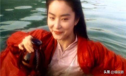 最成功的反串之一，中国有林青霞的东方不败，新加坡有她的白玉川