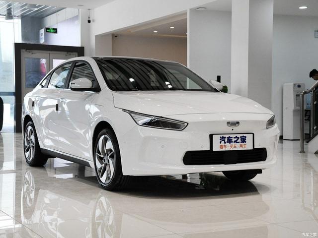 吉利GE11将于4月11日在新加坡正式上市；比亚迪SA2路试谍照曝光