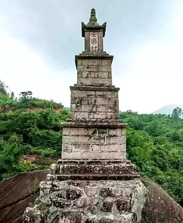 一卷草席、一条被单、半价船票自厦门独闯南洋，新加坡首富炼成记