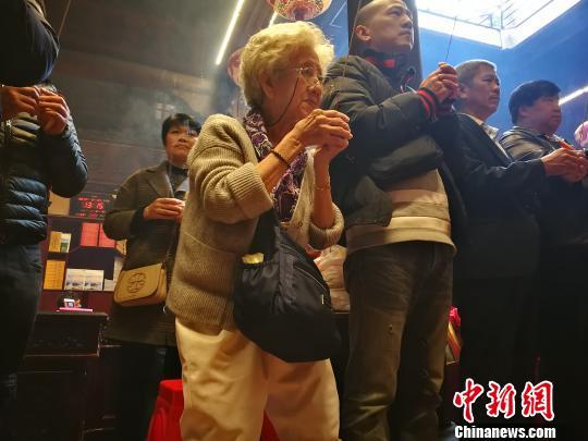 湄洲妈祖巡安掀起“妈祖热” 海内外信众齐来拜谒