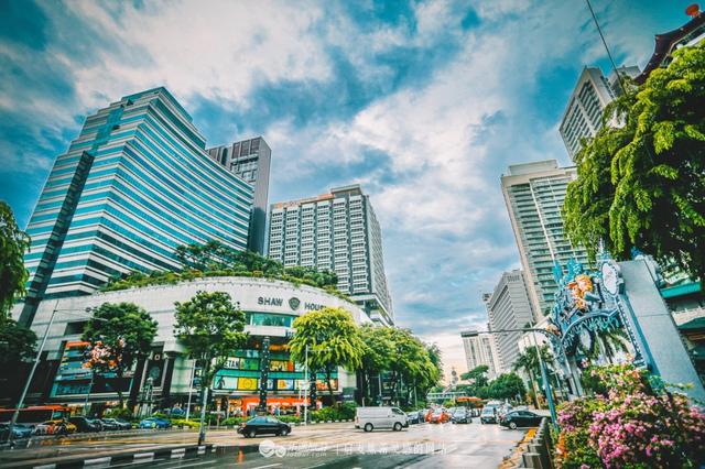 这条赫赫有名的路，名店汇集且节庆氛围浓郁