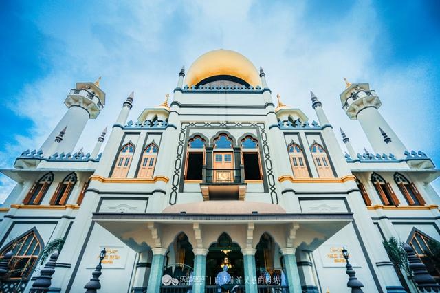 新加坡回教徒的信仰中心，仿佛走进一千零一夜