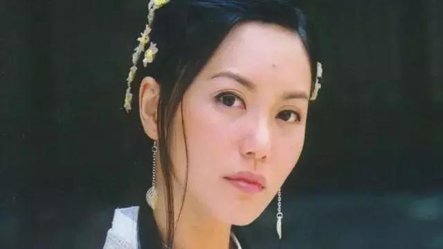 《倚天屠龙记》美殷素素郭妃丽，在新加坡活成了这样……