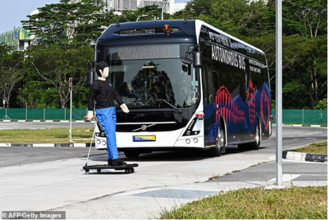 沃尔沃将在新加坡测试大型纯电动无人驾驶公交