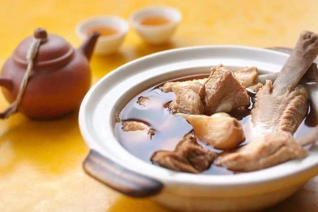 久闻新加坡的“肉骨茶”