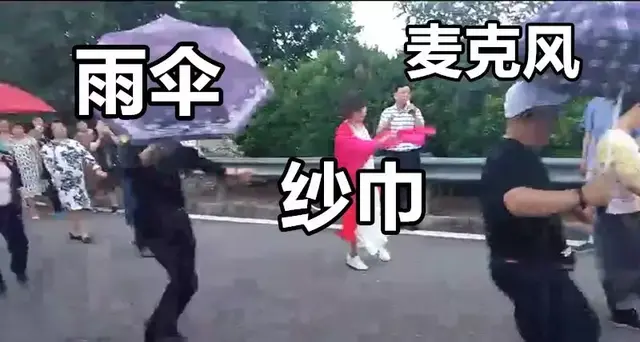 刚刚！一车的中国游客在新加坡–马来关卡做了这件事！