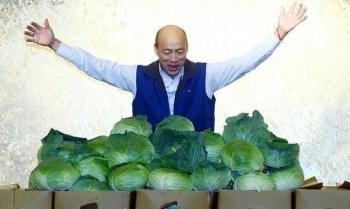 有没有看错？新加坡超市高雄专区韩国瑜广告牌超吸睛