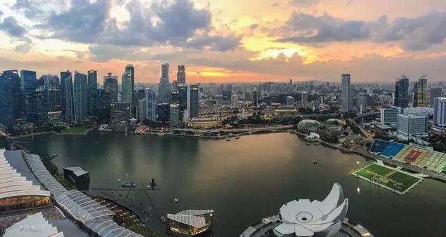 滨海湾，一眼望尽狮城繁华，世界上最美的城市风景不过如此！