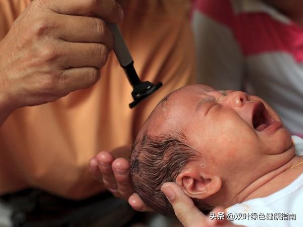 剃掉婴儿的头发将有助于头发生长更快？这有多糟糕？
