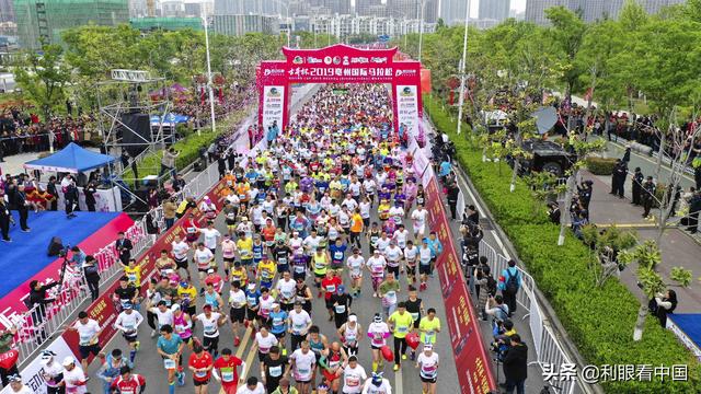 2019亳州国际马拉松赛鸣枪开赛，2万余名跑友“YAO跑亳马”