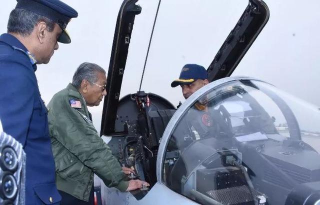 “枭龙”竞标马来西亚战斗机采购，它的对手都是谁？