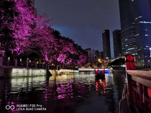 夜游锦江 成都绿色经济的“新表达”