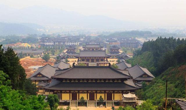 中国最傻的寺庙，不收门票而且斋饭随便吃，但是有一种人不得入内
