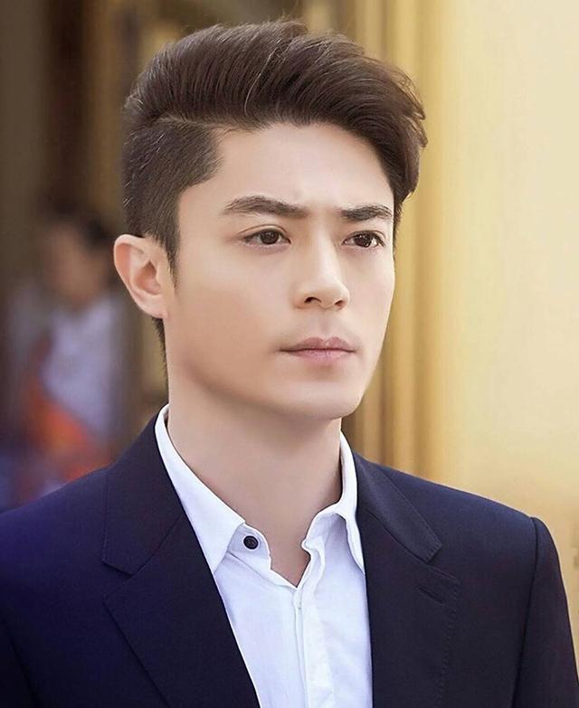 霍建华，除了演戏很棒很励志外，还为影视剧独自配唱歌曲