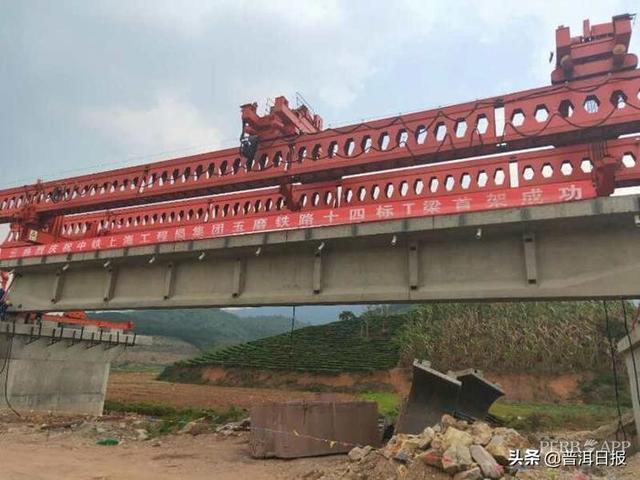 玉磨铁路14标首片T梁架设成功 离通车又近一步！