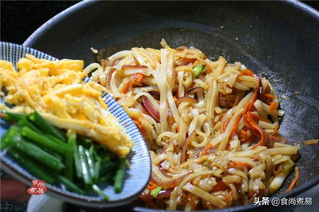 这款主食广东人熟悉，食材灵活组合，香软入味，一大碗不够吃