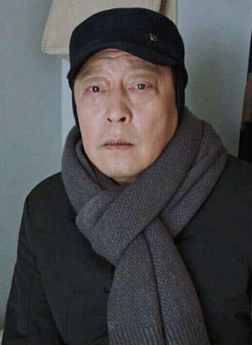 朴灿烈与“苏大强”撞衫引热议，原来灿烈也在追《都挺好》？