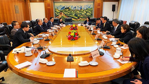 宁吉喆副主任与新加坡贸工部部长陈振声举行会谈