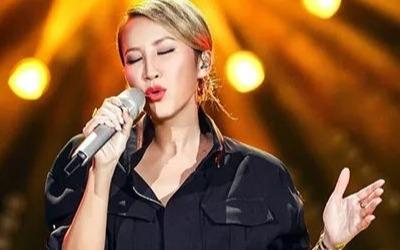 出道25年的她是华语乐坛的顶级天后，也是永远的华人之光