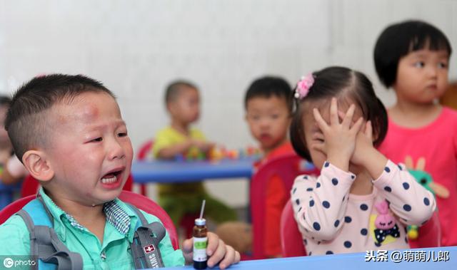 9月份跟8月份出生的孩子只差一个月，晚一年上学可能改变一生轨迹