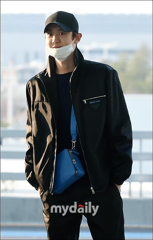 [MD PHOTO] 韩国男团EXO成员灿烈亮相机场飞往新加坡