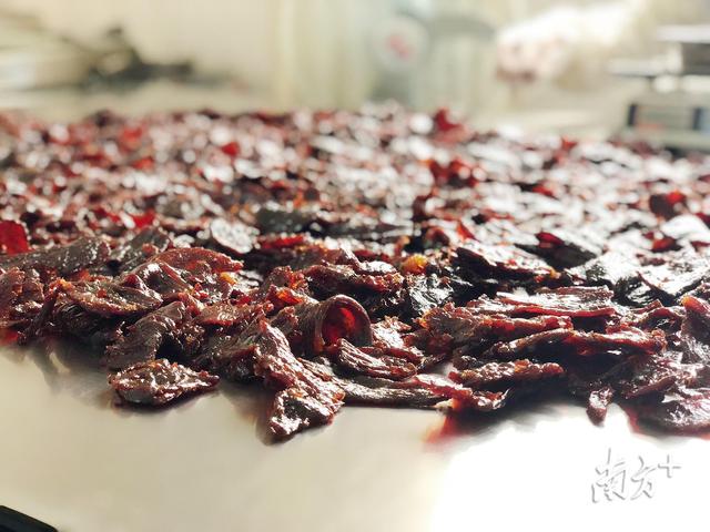 梅州人最爱的零食之一！南方+带你探秘白渡牛肉干诞生全过程