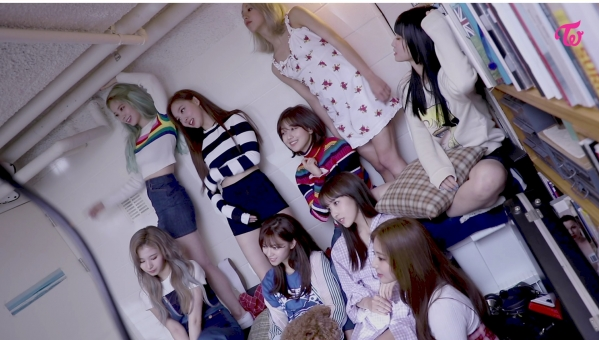 TWICE新专辑《FANCY YOU》的部分音源预先公开了听力视频
