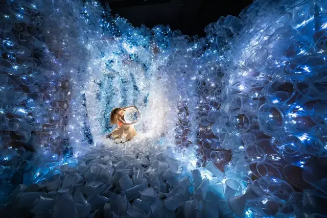 会变"魔术"的摄影师，垃圾废品中拍出"星河"