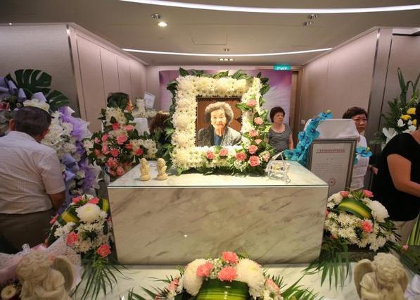 新加坡以歌声琴声 送别巫漪丽