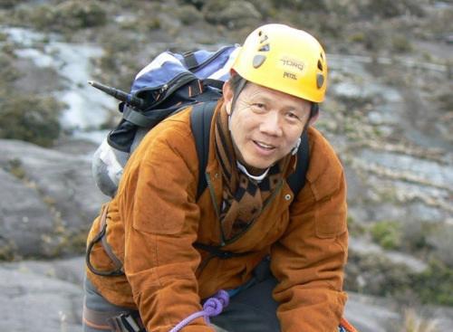 每周爬40层楼6次 华人“帕金森大叔”登上珠峰基地营