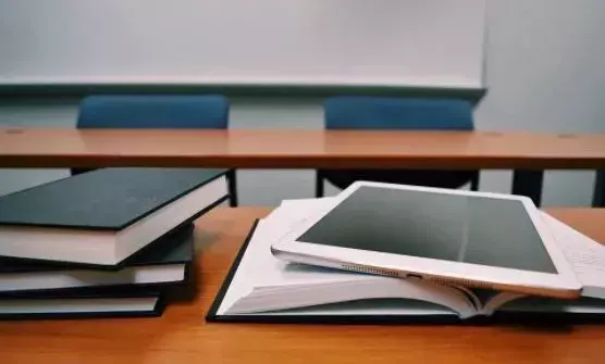 美英港新留学：想去英国？这份专业选择和就业导航你一定要看！