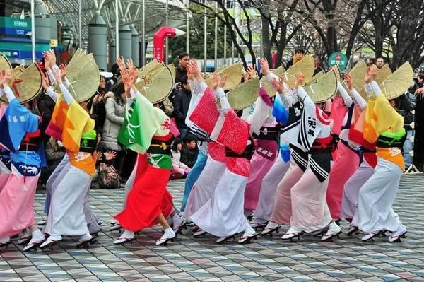 外国也过清明节，大多是扫墓祭祖有关