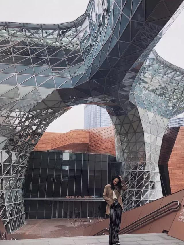 上海的建筑中国第一，最高118层，最薄20cm