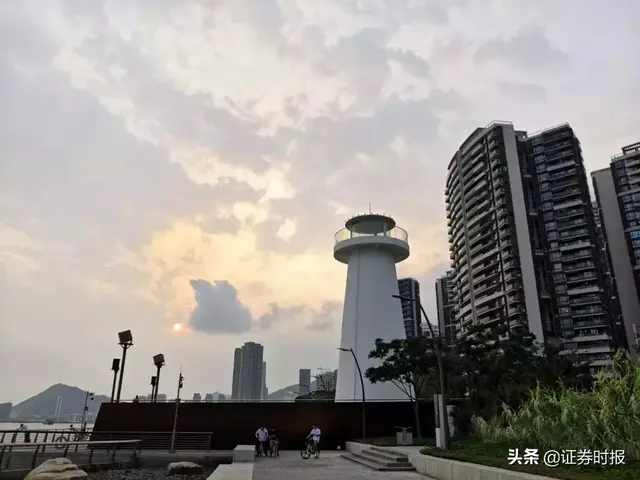 香港百万蚁房VS深圳千万豪宅：港人深圳置业的两种选择