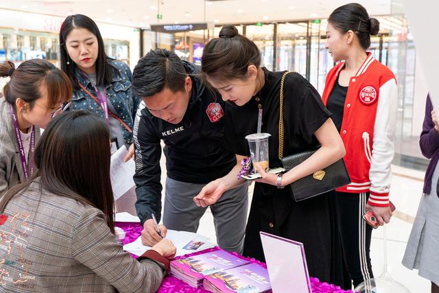 乌鲁木齐航空举行乌鲁木齐=武汉=新加坡航线路演推介活动