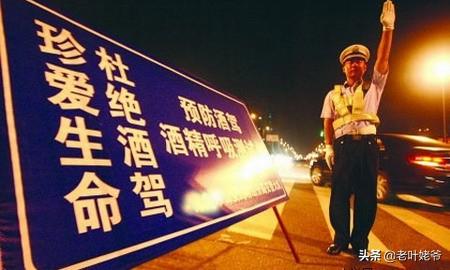 国外酒驾处罚太奇葩！马来西亚男子酒驾拘留，妻子也要一起被关？