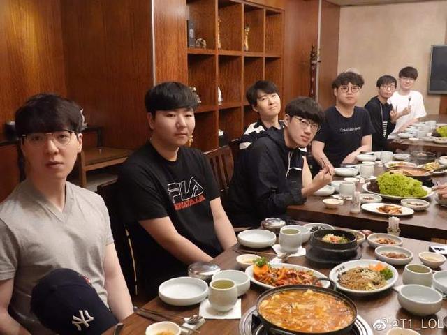 英雄联盟：SKT的新加坡之旅图集——都不给我李哥P图！