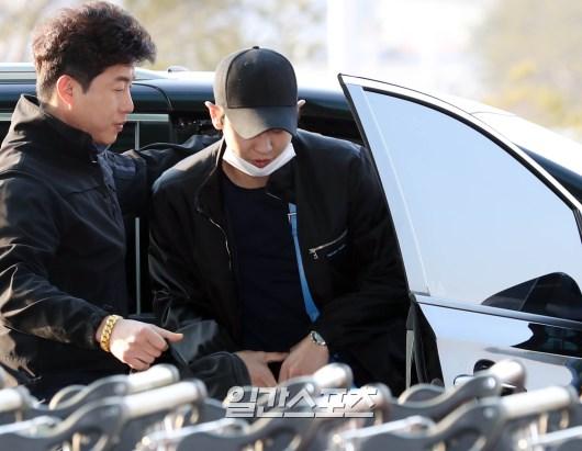 「EXO」「新闻」190404 灿烈休闲装亮相仁川机场，为海外行程飞新加坡