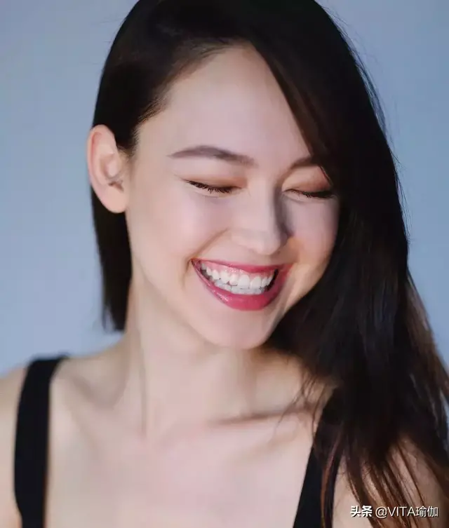 VITA瑜伽自律对一个女人到底多重要？22岁瑜伽的她上杂志封面