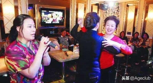 大叔大妈正成为卡拉OK消费新主力人群，线下商业实体春天来了？
