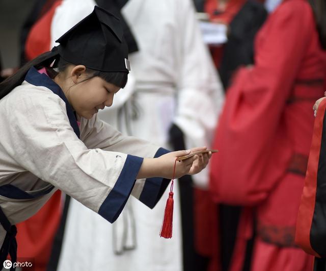 国际不打小孩子日：哈佛大学教育博士教你怎么科学合理地打孩子