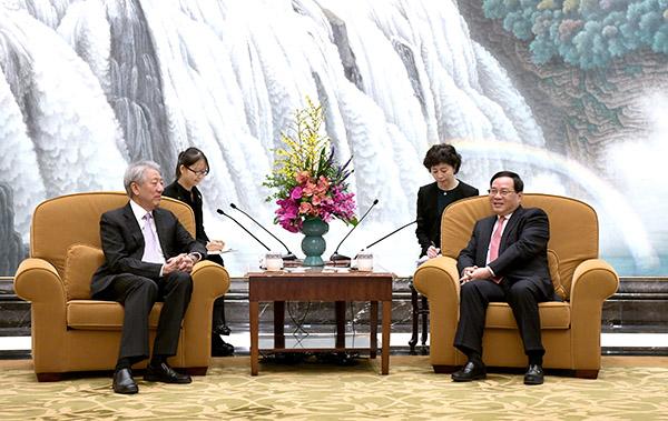 互学互鉴、合作共赢，李强会见新加坡副总理张志贤一行