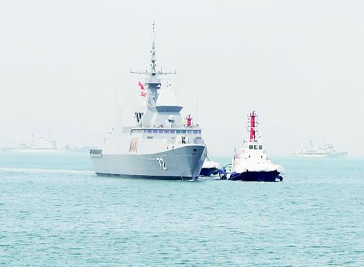 新加坡海军“坚强”号护卫舰昨抵青岛