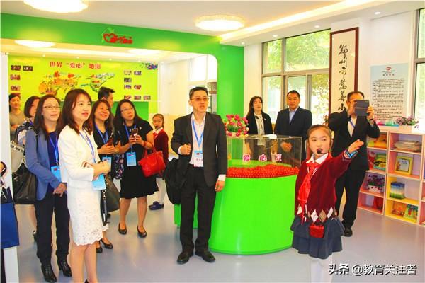 新加坡教育代表团莅临郑州市二七区人和路小学参观访问