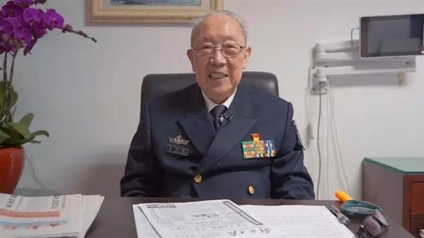 97岁吴孟超：退休了，但我随时投入战斗！