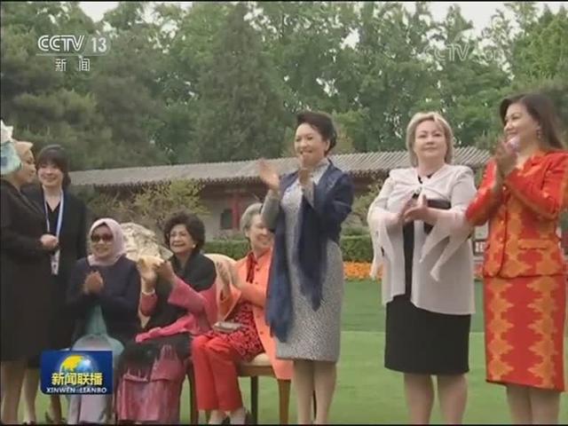 习近平会见泰国总理巴育