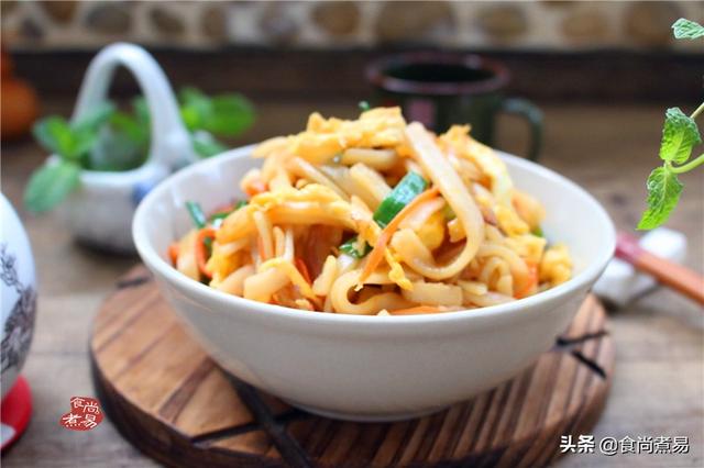 这款主食广东人熟悉，食材灵活组合，香软入味，一大碗不够吃