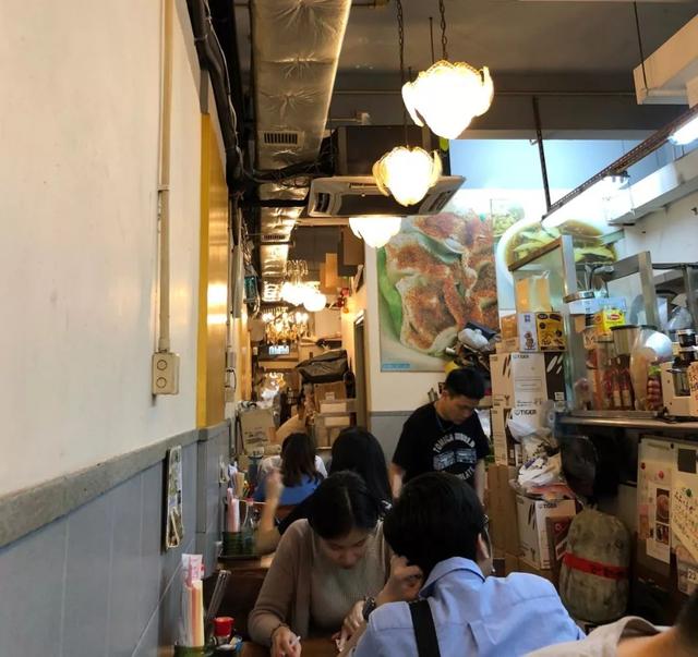 香港 | 四家小店和一只乳猪，还有我最喜欢的邓师傅