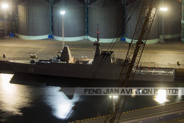 #人民海军70年#第一艘抵达的外军军舰：新加坡“坚强”号